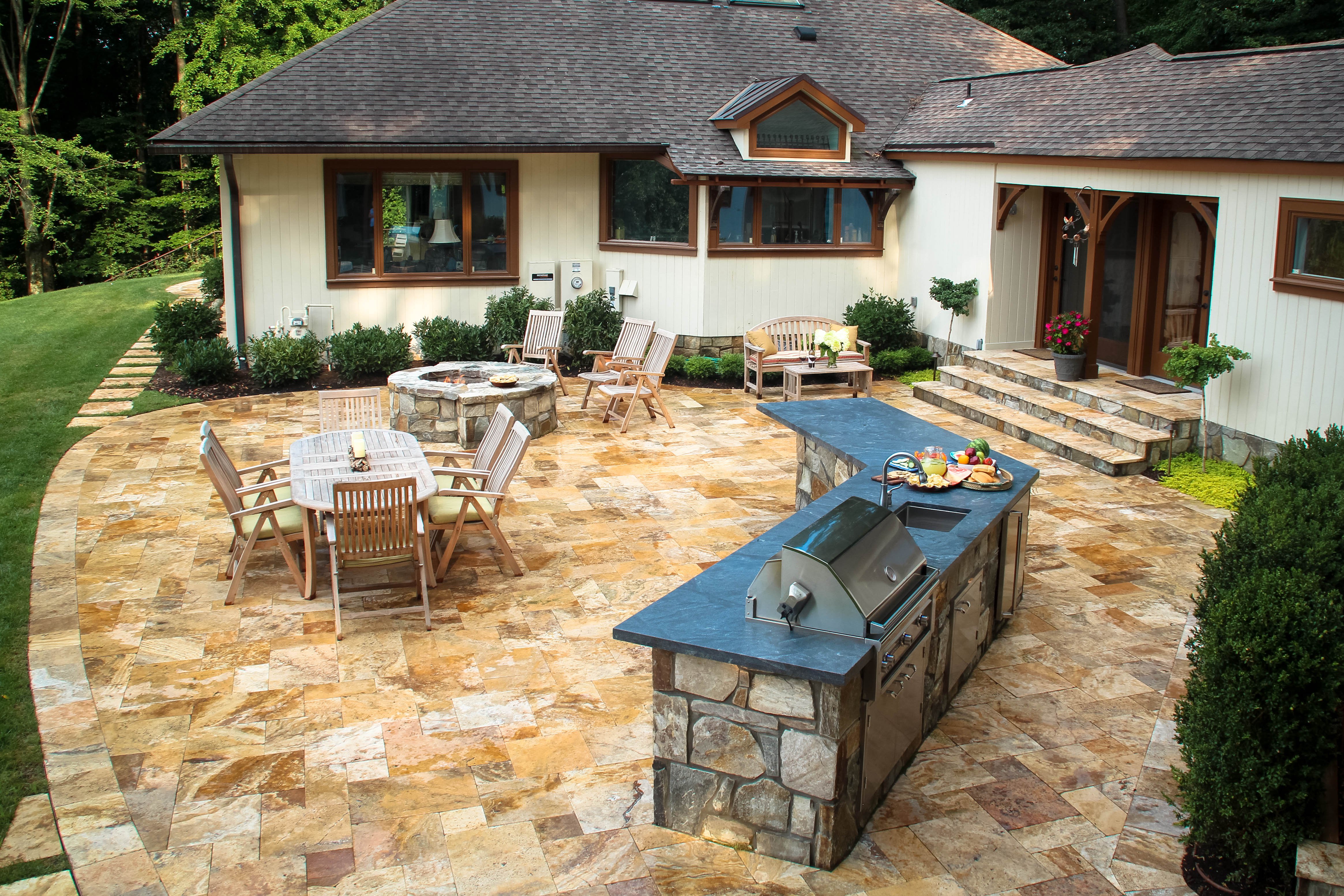https://rossen.s3.amazonaws.com/images/Bennett_-_Grill_and_Bar_Firepit_Patio_with_step.original.jpg